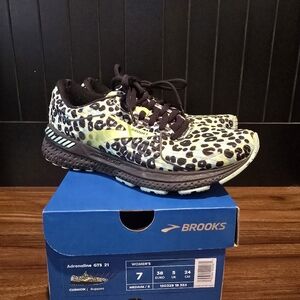 Brooks Adrenaline GTS 21 Leopard Print Athletic Shoes